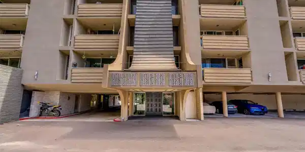 2510 Torrey Pines