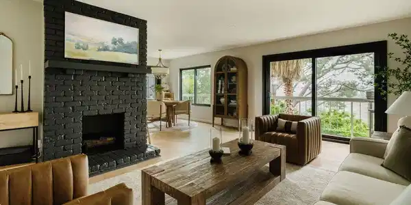 2345 Roscomare Road