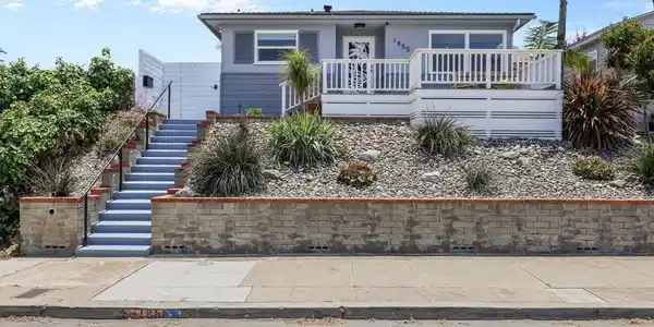 1855 Capistrano St