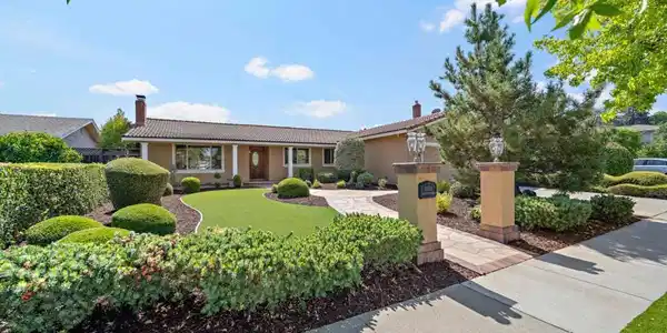6106 Calle Esperanza