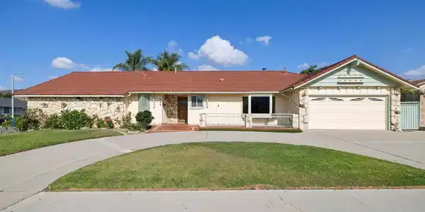 545 W Santa Paula Street