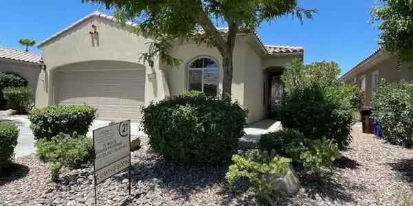81594 Avenida Contento