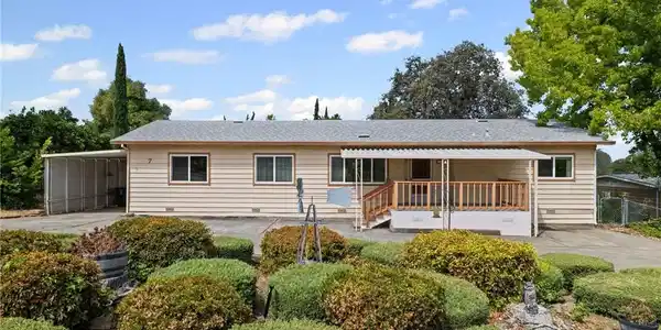 7 Rosebud Court