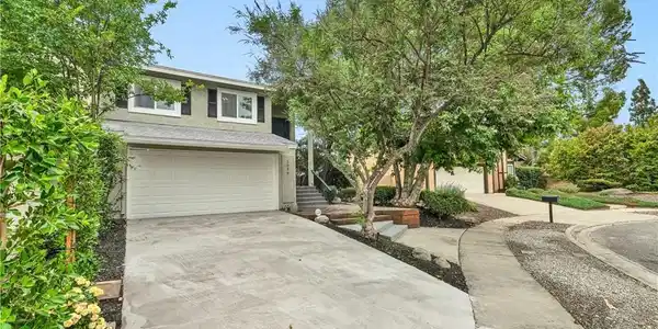 1059 Hillview Circle