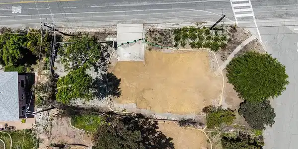 900 E Mount Curve Ave