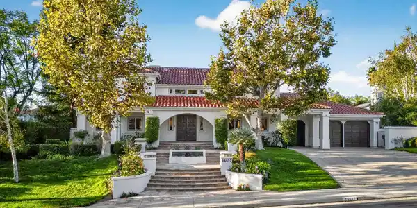 25527 Hamilton Court
