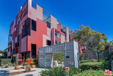 1140 N Formosa Avenue