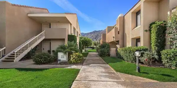 222 N Calle El Segundo