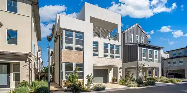 120 Parkland Alley