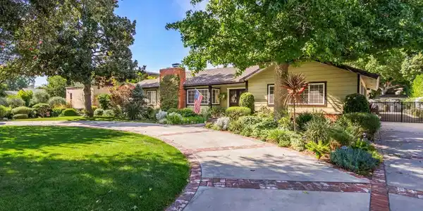 135 E Las Flores ave Avenue