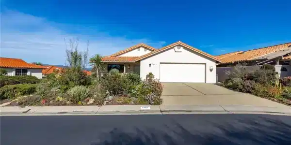 1061 Ridge Heights