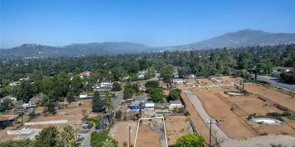 2441 El Molino Avenue