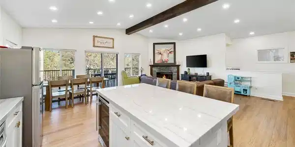 2493 Captains Walk