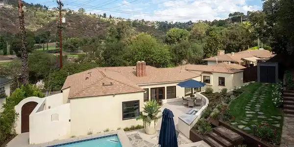 3202 E Chevy Chase