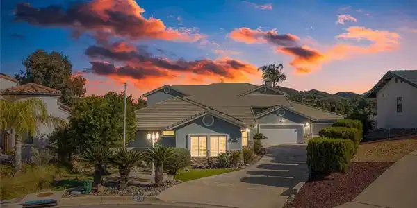 30700 Spyglass