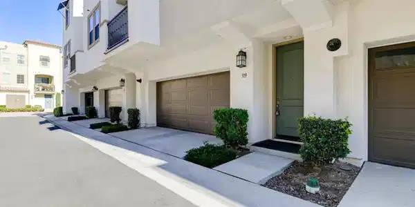 319 Lagoon Way