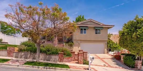 1477 Calle Artigas