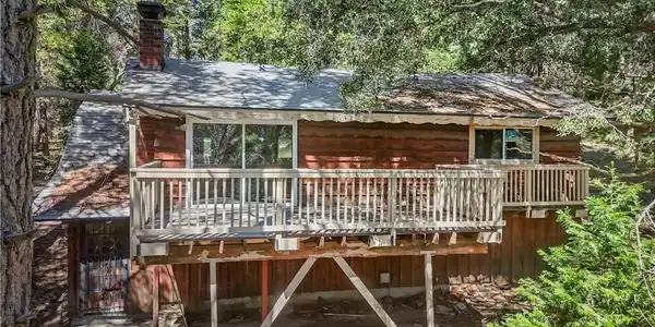 1155 Chateau Dr