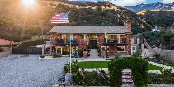 3070 Lytle Creek