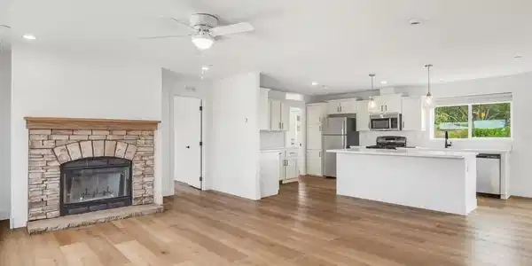 2203 Hyde Park Lane