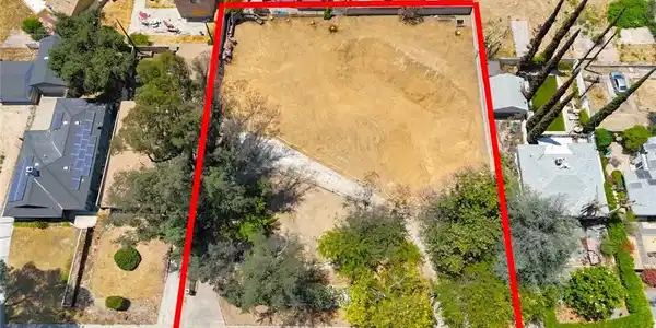 412 W Altadena Drive