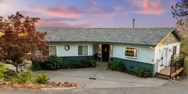 312 Skyline Boulevard