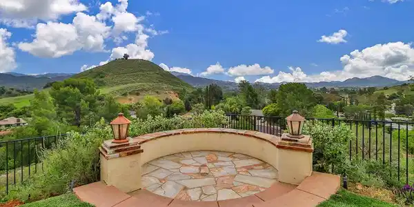 1487 Longridge Court