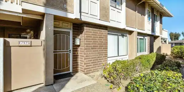 17523 Fairlie Road