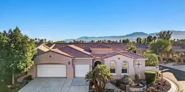 81071 Avenida Sombra