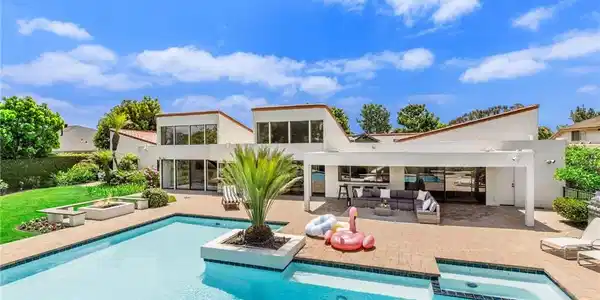 3721 Manor Drive