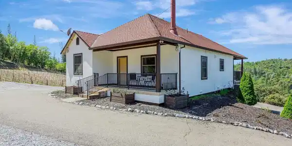 6148 Happy Valley Rd