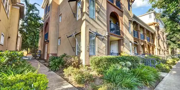 2043 Sonador Commons