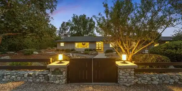 938 E Pomello Drive