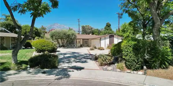 1672 Kenyon Place