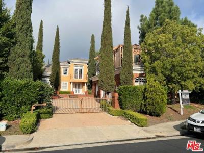 2387 Earls Court