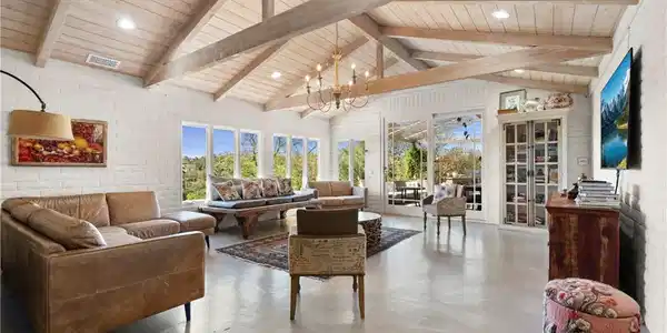 9547 Lilac Walk