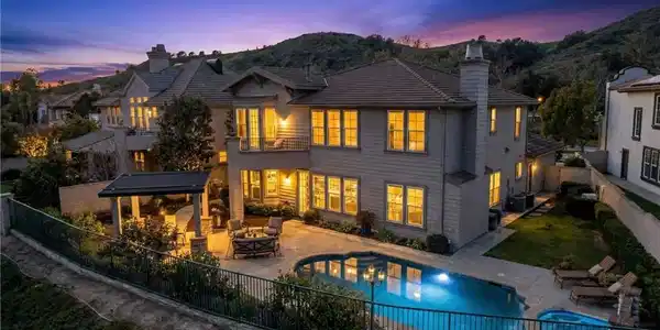 6 Birkdale Way