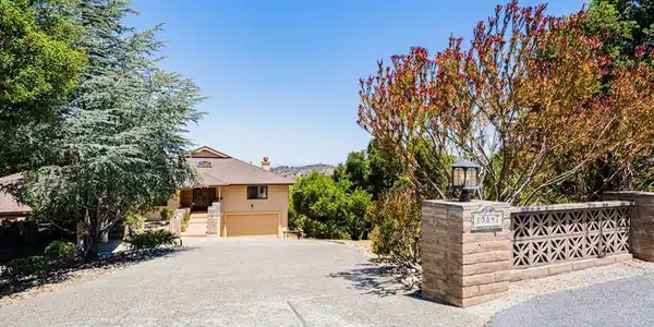 15847 Pleasant Valley Lane
