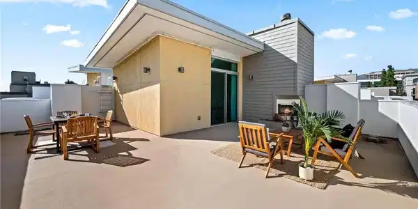 238 S Arroyo Parkway