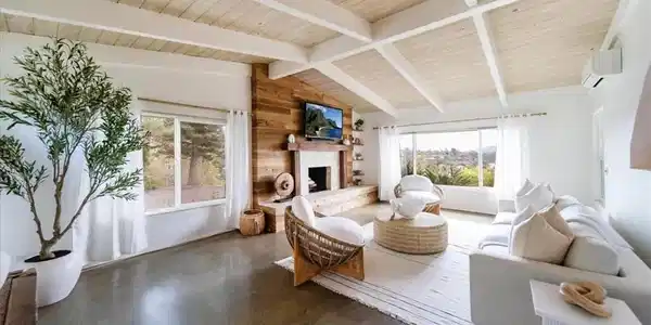 3057 Via Hermosa