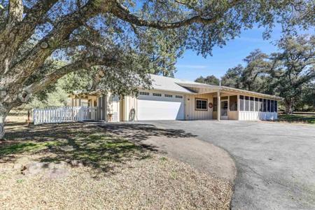 3258 Pine Hills