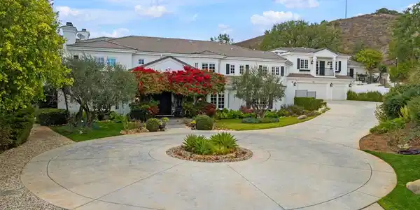 2136 High Knoll Circle
