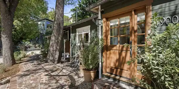4900 Glenalbyn Drive