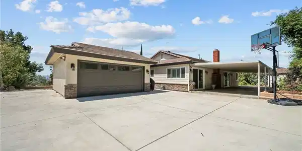 1243 S Stephora