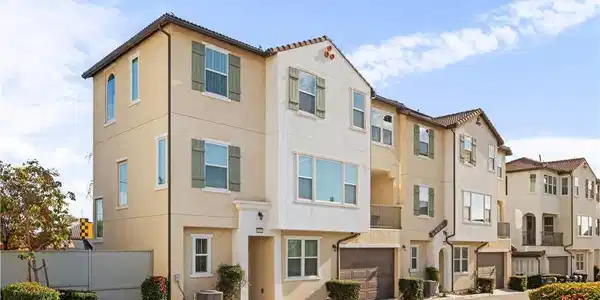 227 Promenade