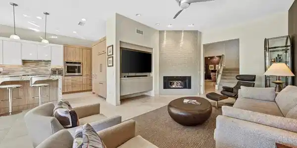 134 E Kavenish Drive
