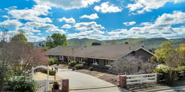 2704 Redondo Circle