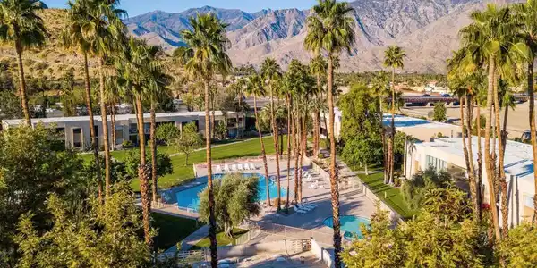 483 Desert Lakes Drive