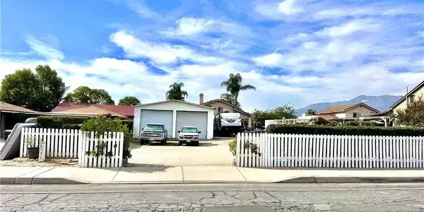 1094 N Linden