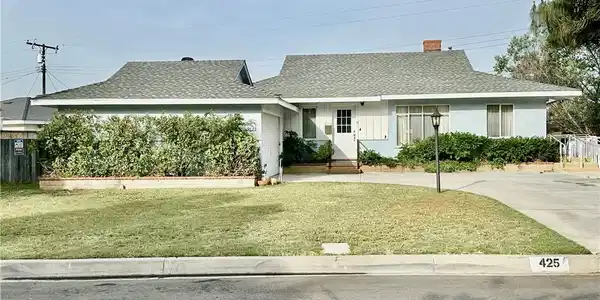 425 N Neil